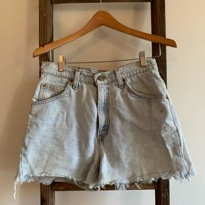 Vintage Levi’s high rise light wash cut off shorts